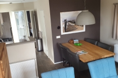 Chalet Newport 22 - Wohnzimmer Richtung Küche